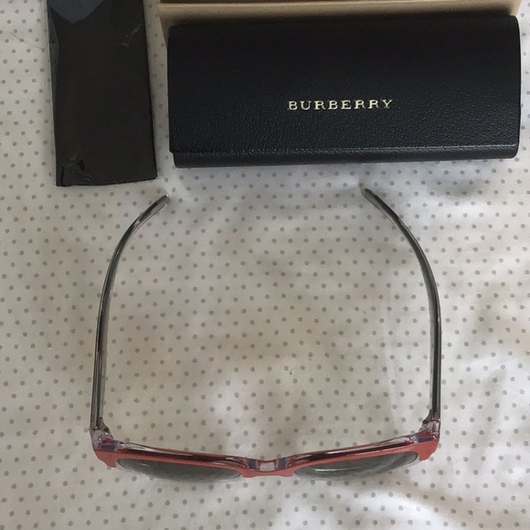 Burberry sunglasses - Picture 2 of 6